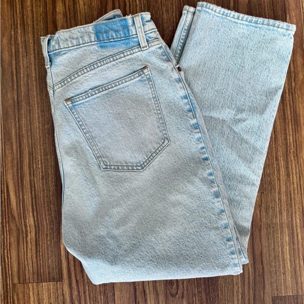 A&F Curve Love Ultra High Rise 90s Straight Jean - Picture 3 of 4